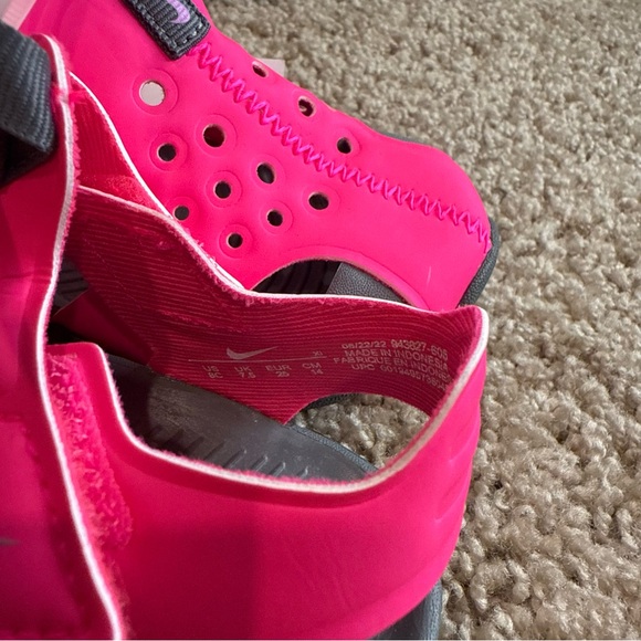 NIKE | Sunray Protect 2 (TD) | Girls Toddler Size 8C | Hyper Pink / Fuchsia Glow - Picture 14 of 15